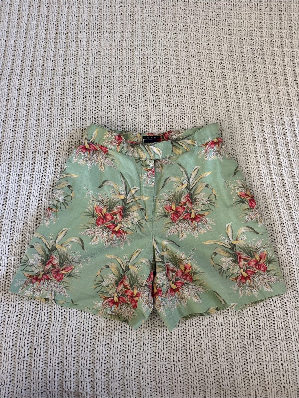Vintage Tommy Hilfiger Women’s Floral Short Size 2